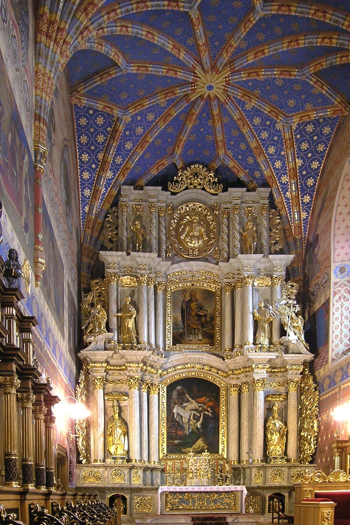 polichromia - malowidła śnienne, na ścianach i suficie kościoła